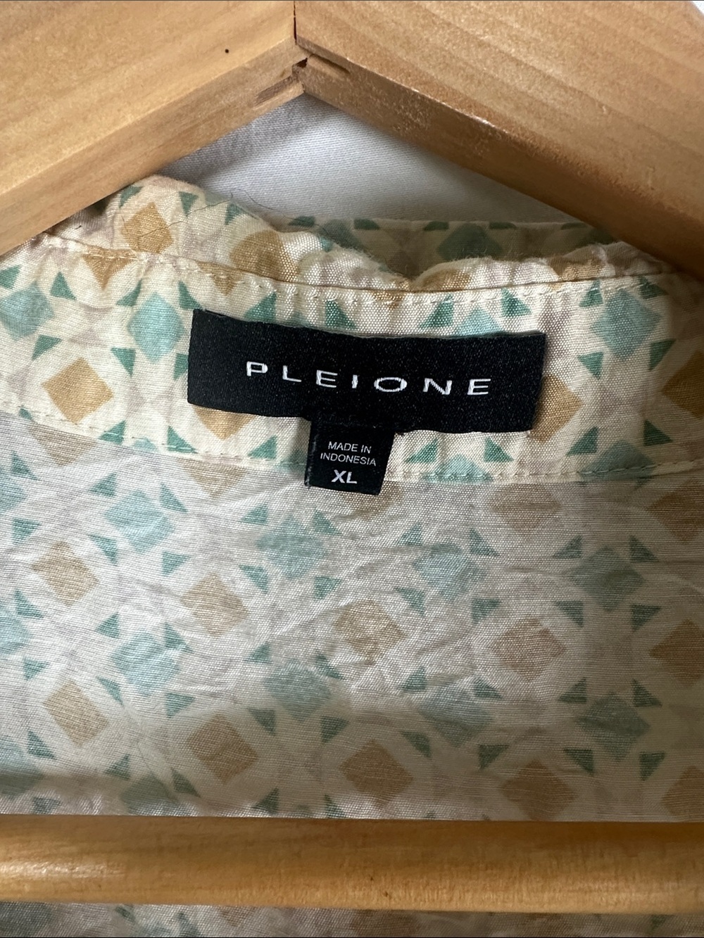 Pleione Short Sleeve Button Down Shirt in Cream and Light Blue shapes - Picture 2 of 3